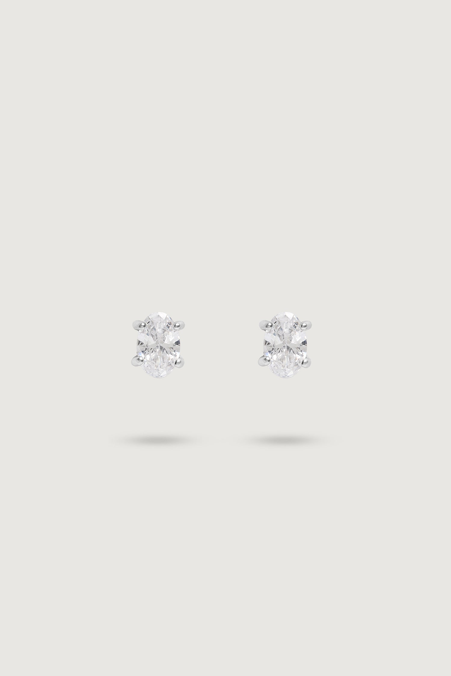 MIDI OVAL STUD WHITE