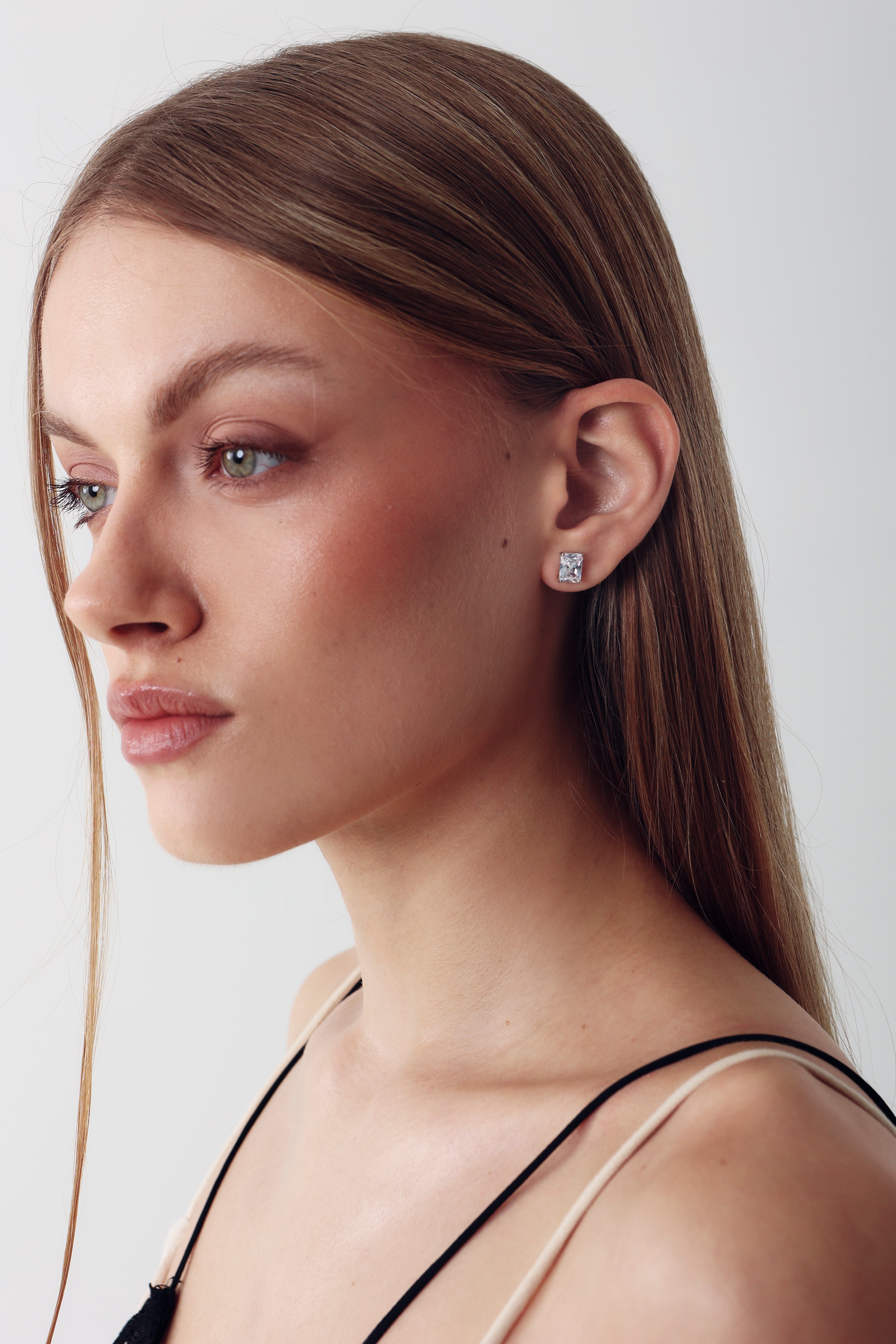 MAXI RECTANGULAR STUD WHITE