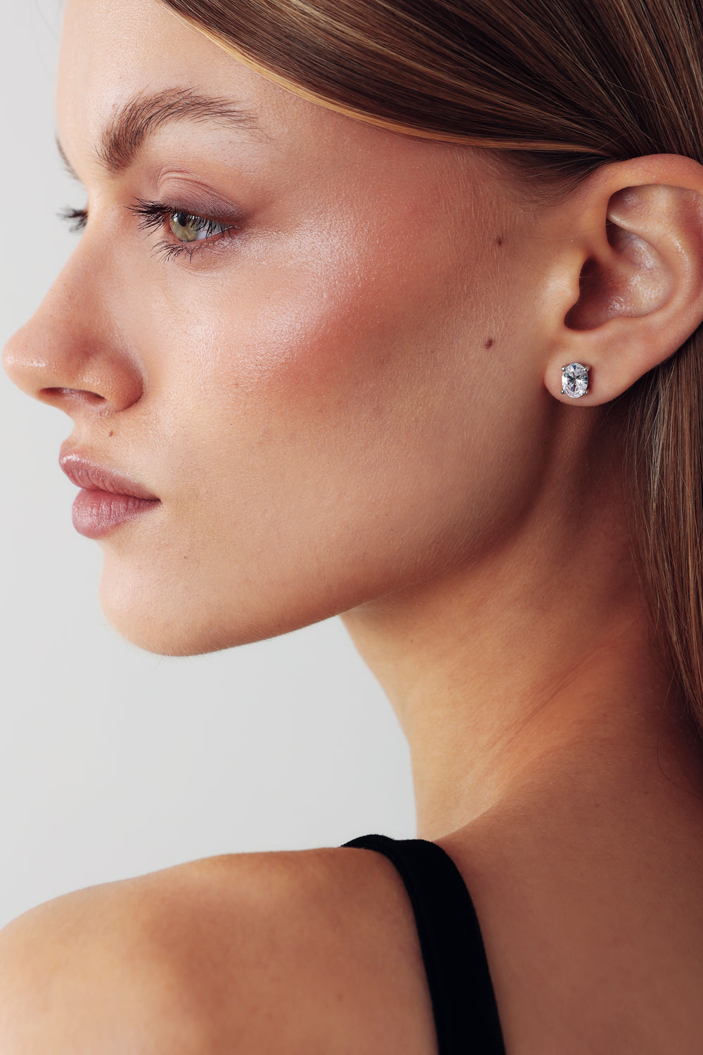 MAXI OVAL STUD WHITE