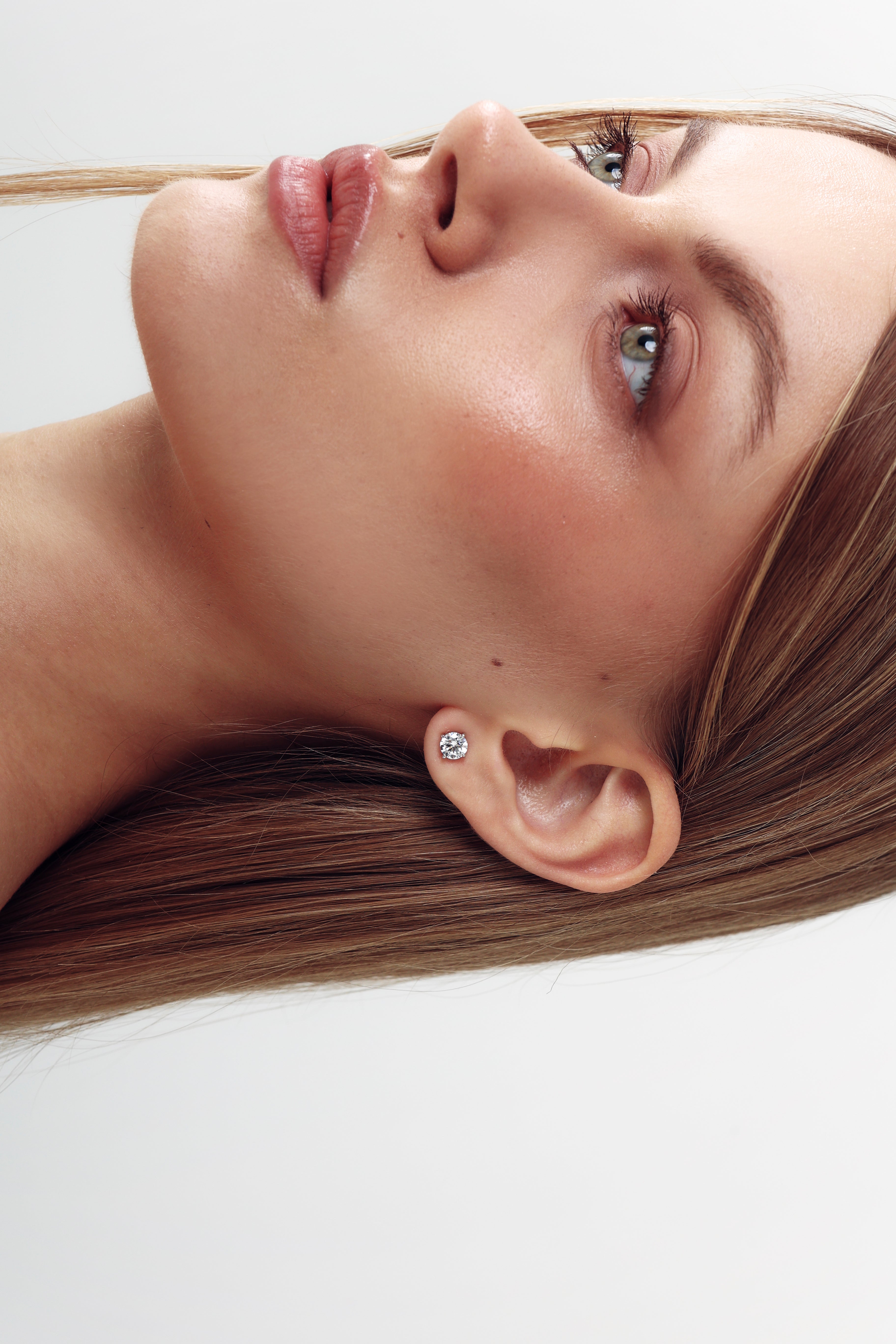 MAXI ROUND STUD WHITE