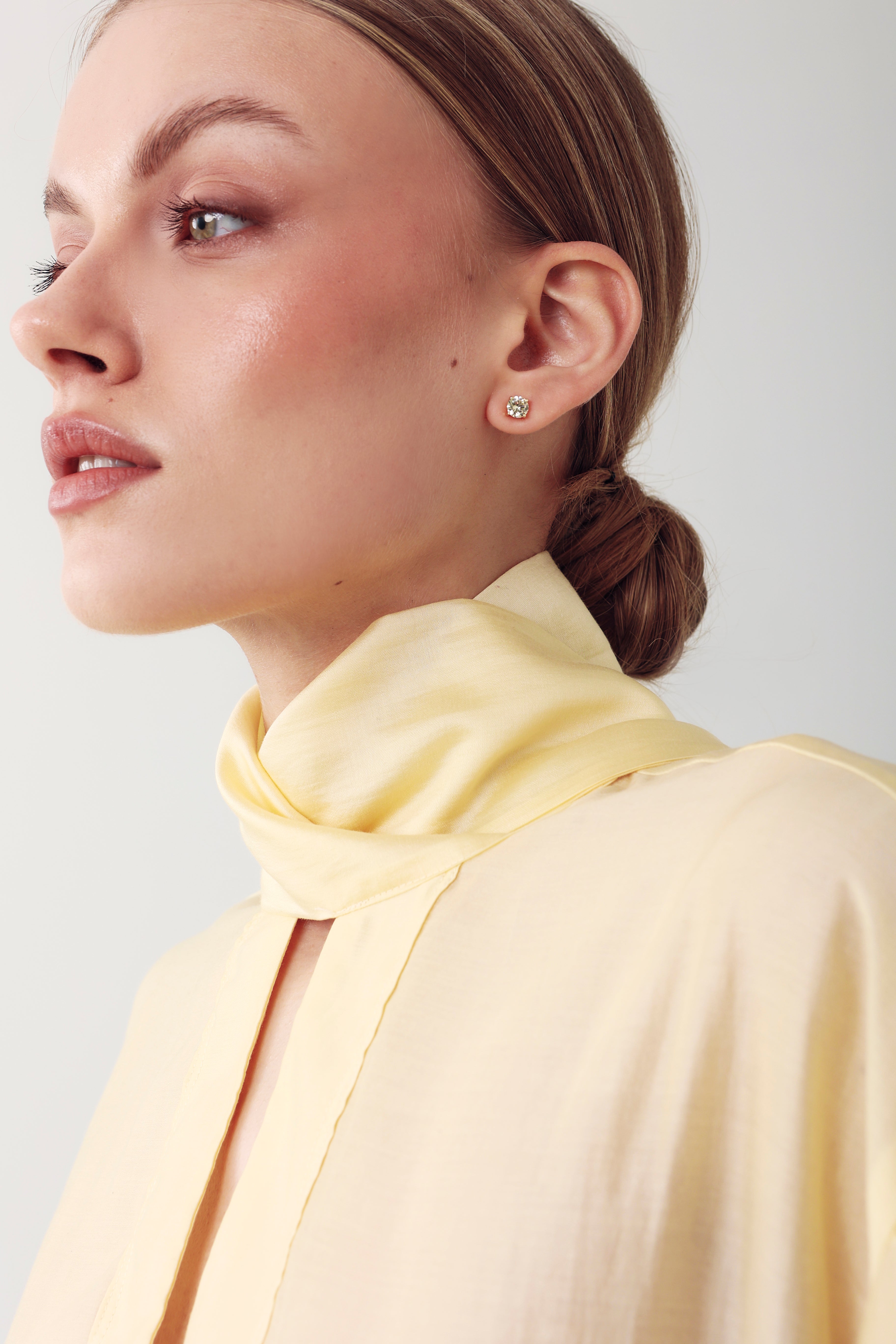 MAXI ROUND STUD IVORY