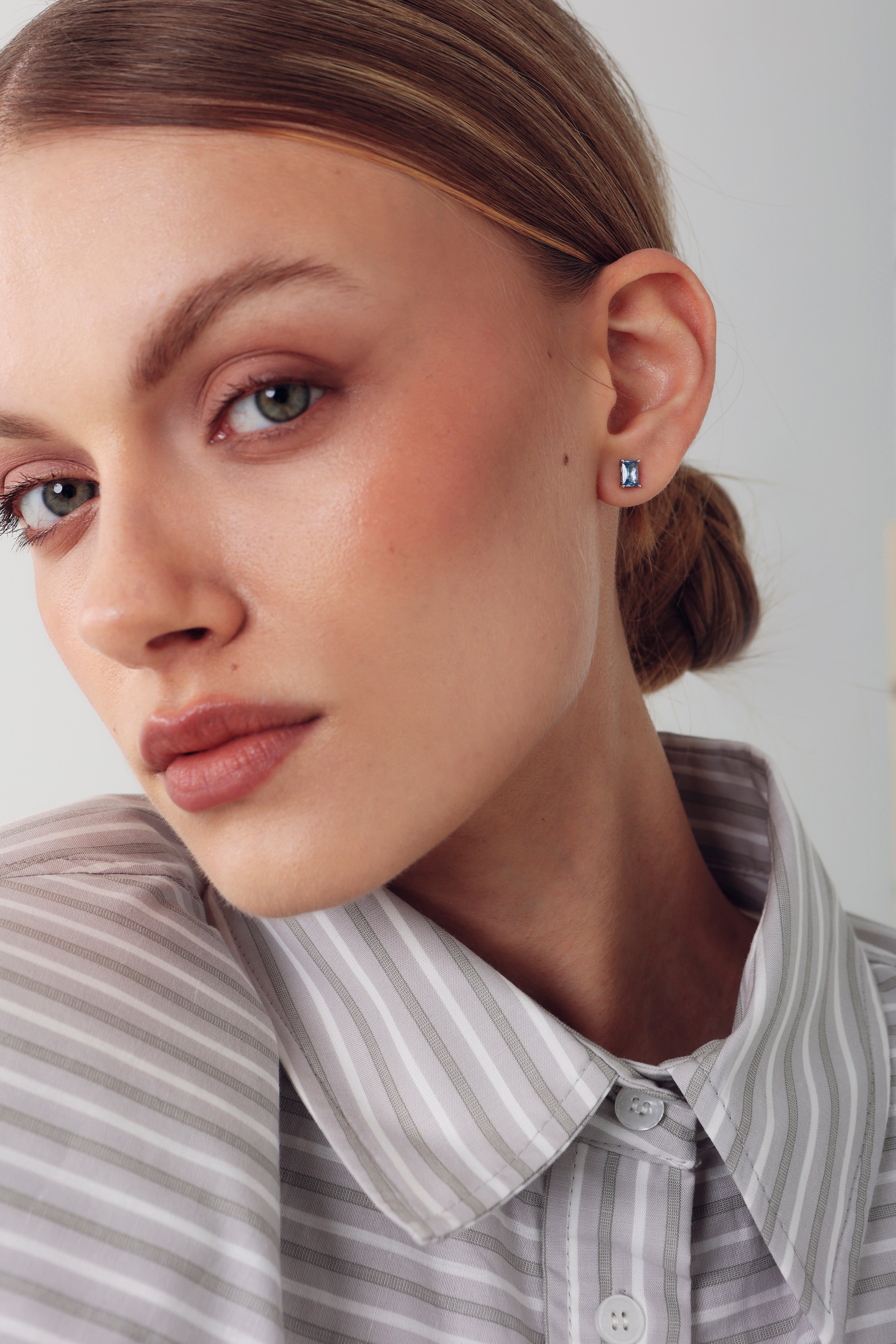 MIDI RECTANGULAR STUD LIGHT-BLUE