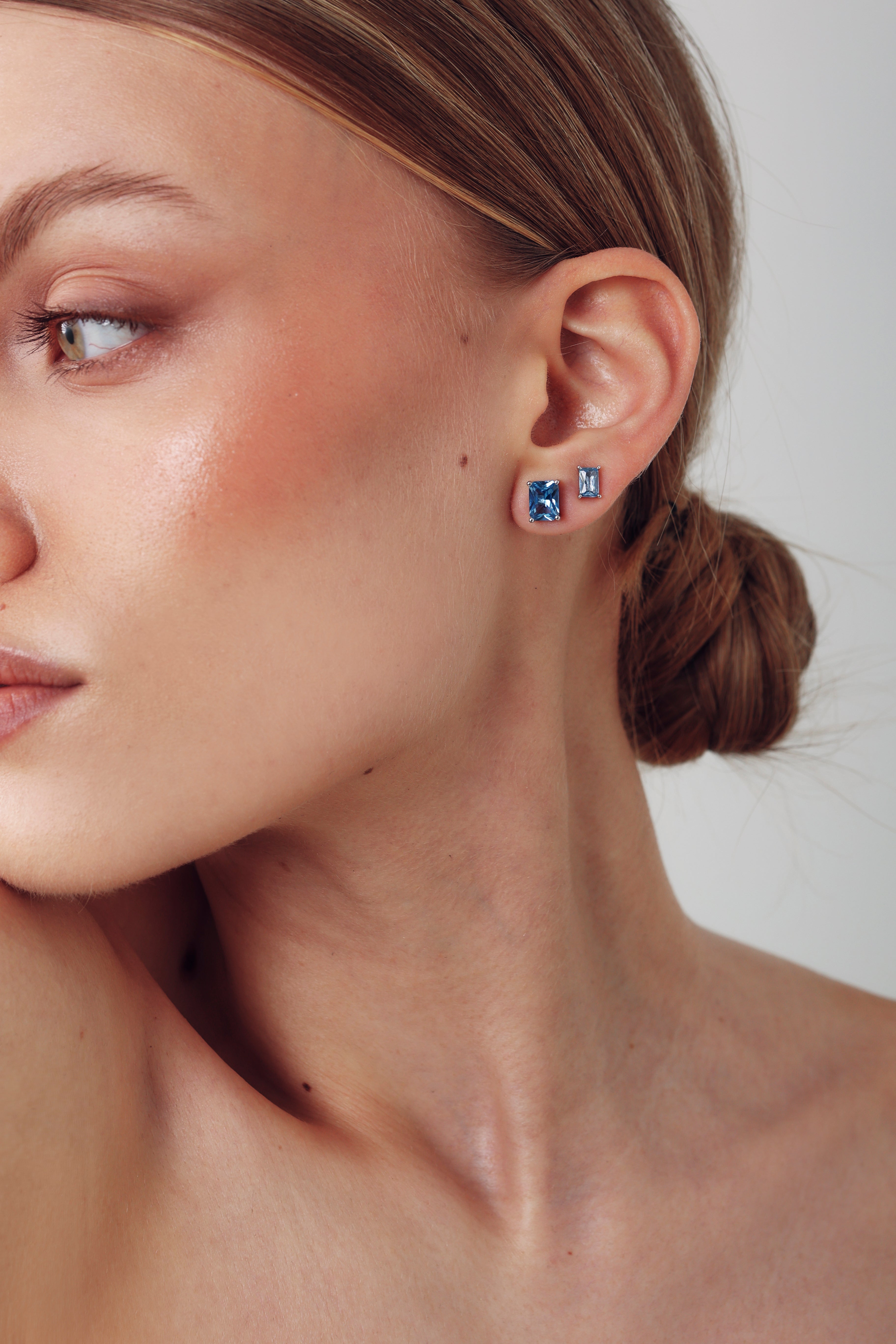 MIDI RECTANGULAR STUD LIGHT-BLUE