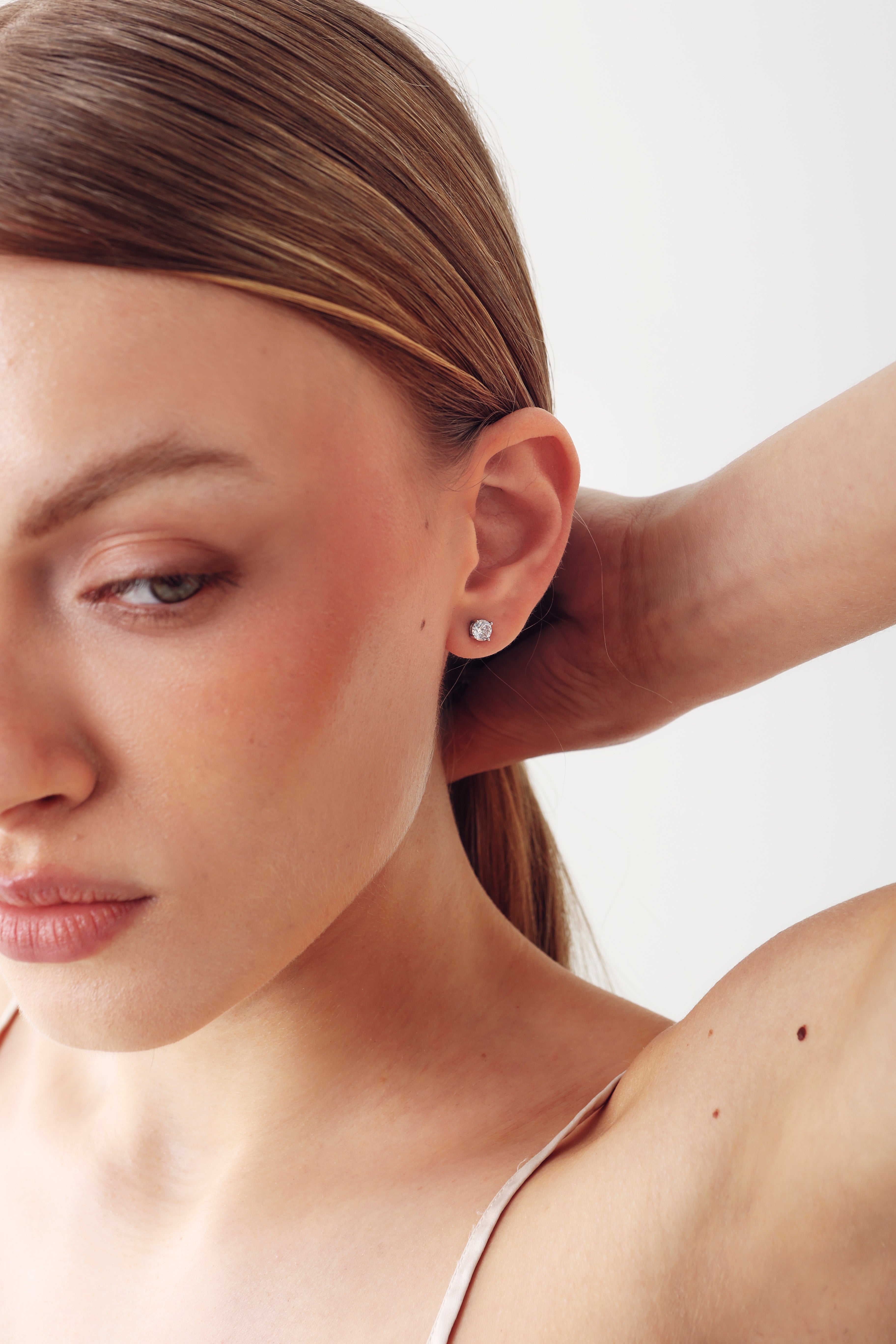 MIDI ROUND STUD WHITE