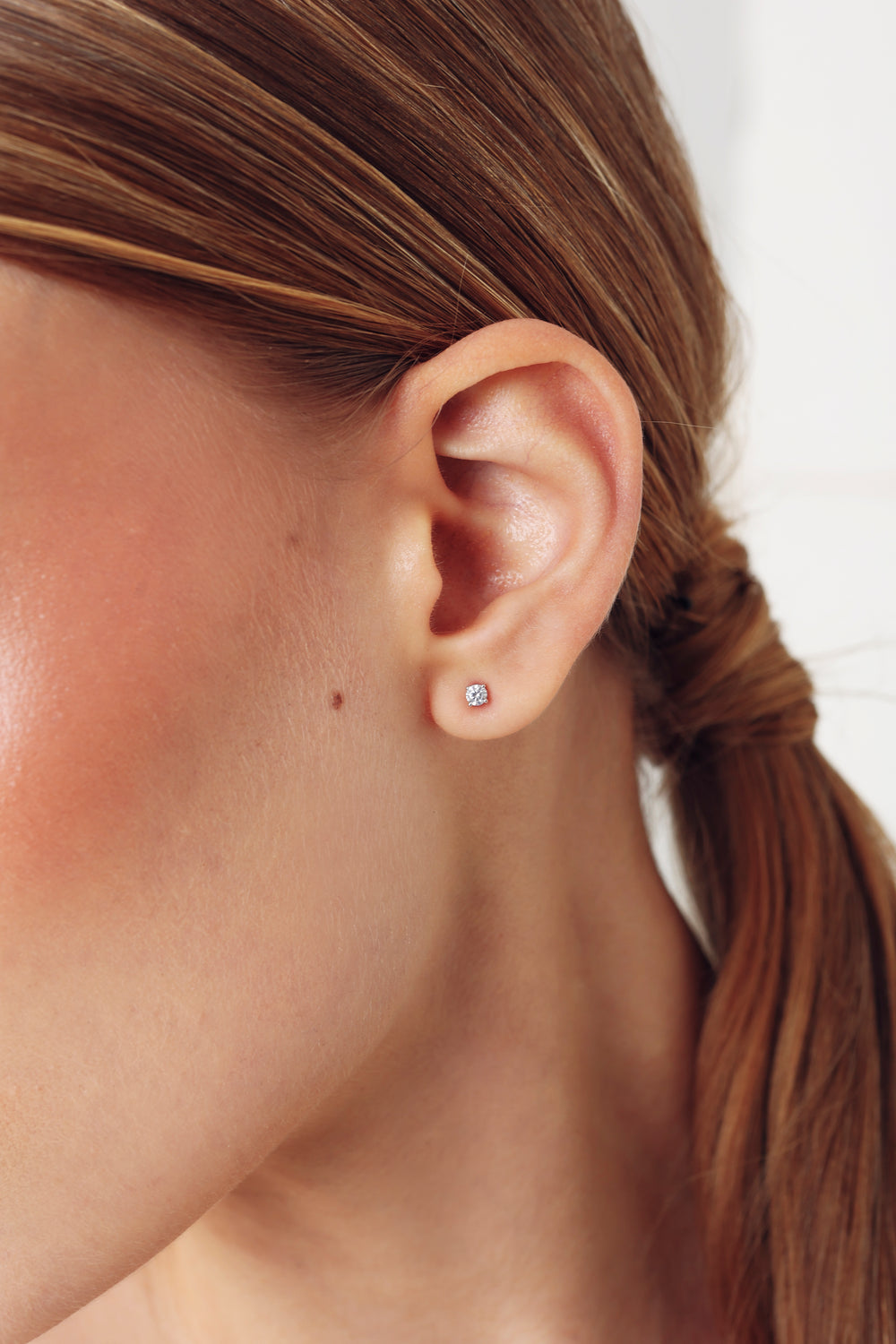 MINI ROUND STUD WHITE