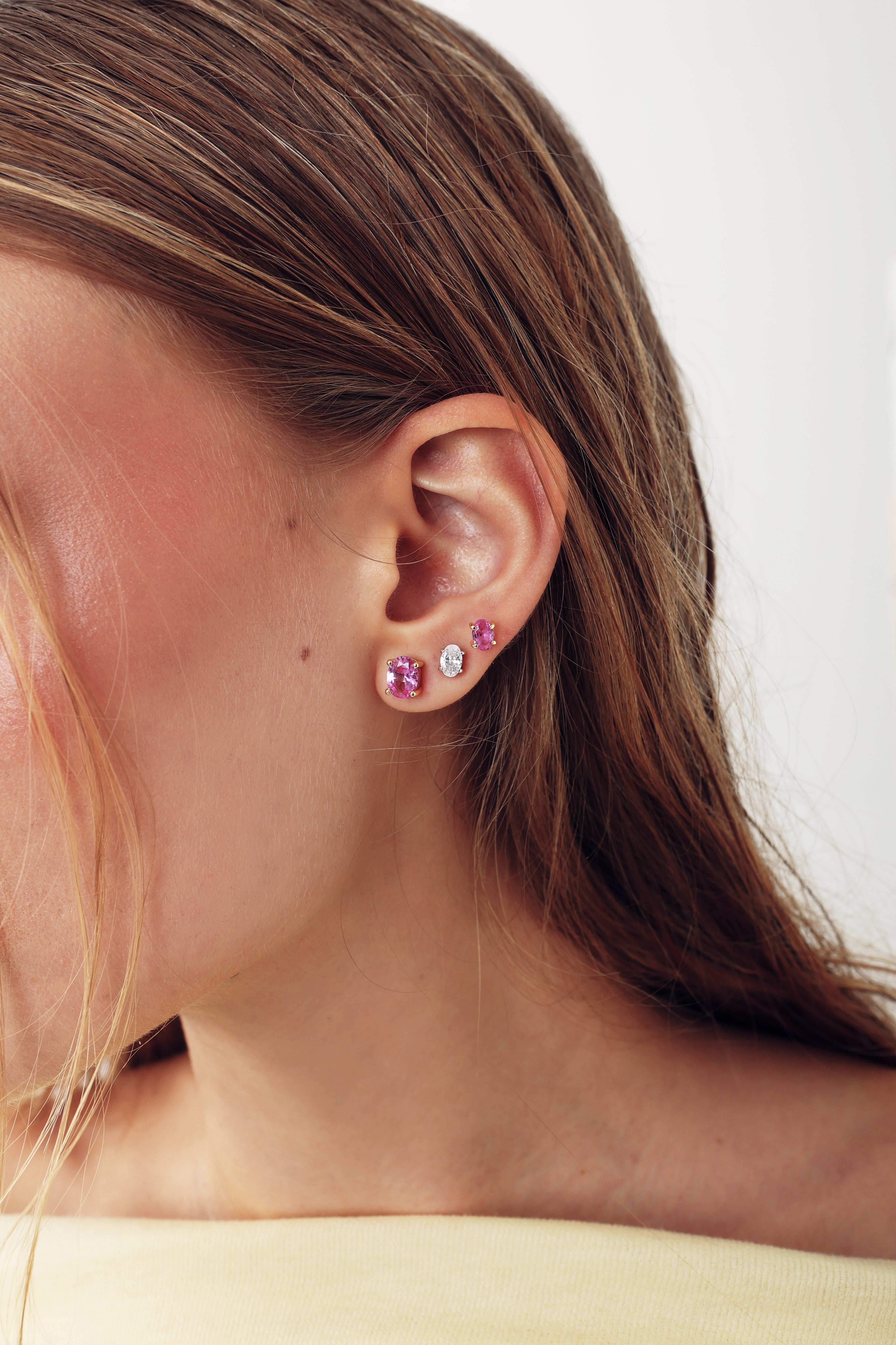 MIDI OVAL STUD WHITE