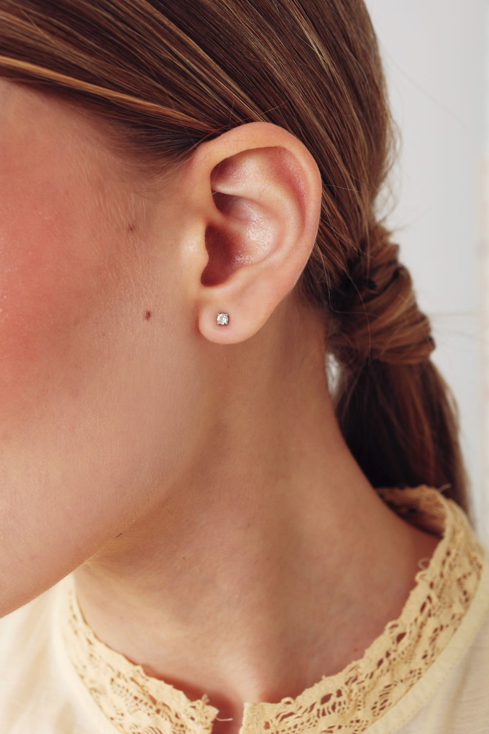 MINI ROUND STUD IVORY