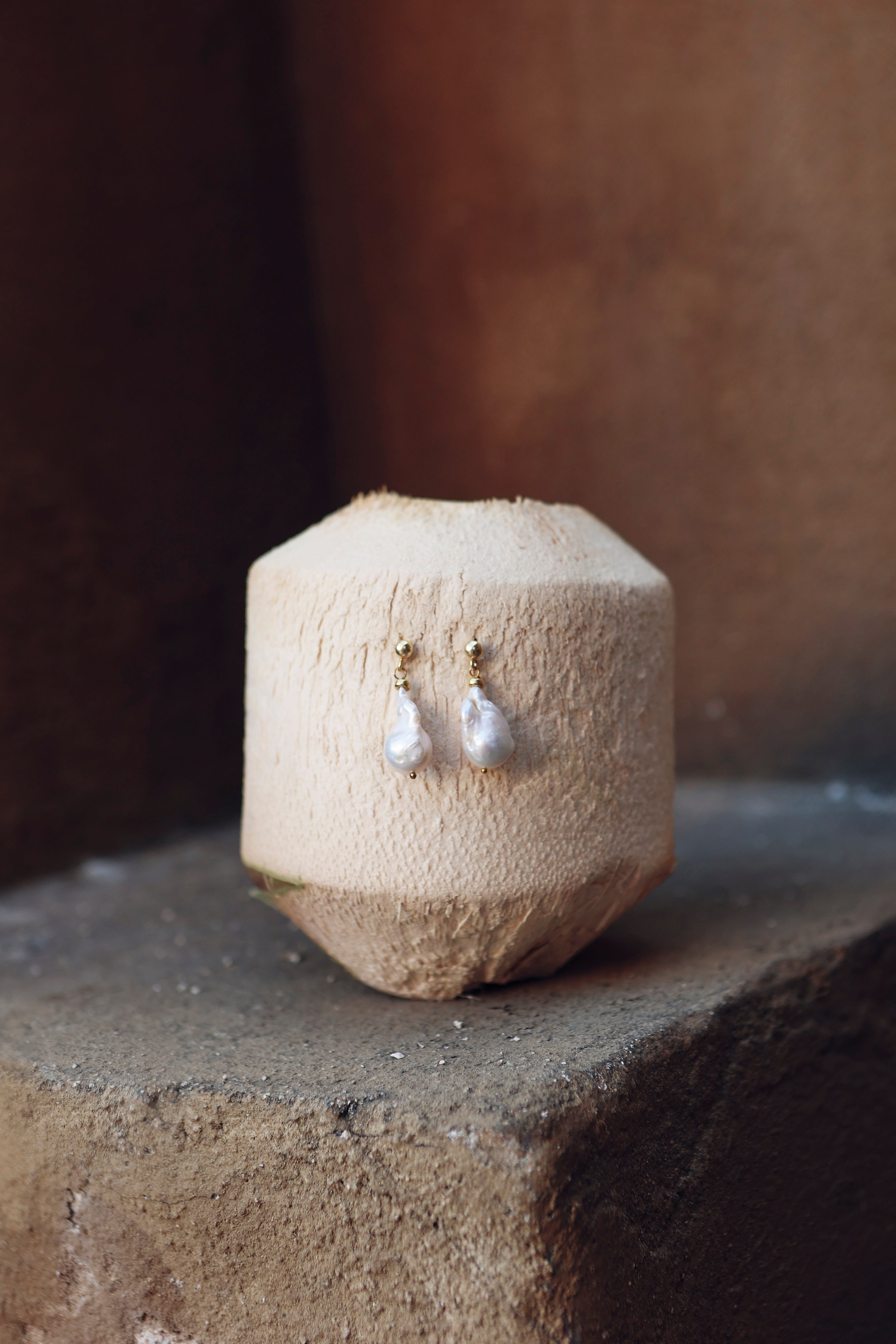 THE PEARLS EARRINGS